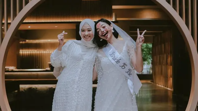 6 Potret Poppy Bunga di Bridal Shower Glenca Chysara, Keponakan Rasa Adik