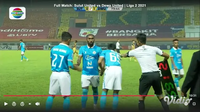 Bomber Sulut United, Patrich Wanggai sebelum memamerkan kemaluannya.