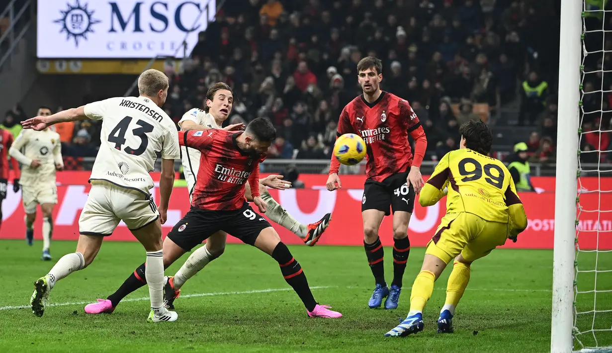 Kekalahan ketujuh AS Roma di Serie A Liga Italia 2023/2024 yang berujung pemecatan Jose Mourinho terjadi pada pekan ke-20 (14/1/2024) setelah menelan kekalahan kedua dari AC Milan musim ini dengan skor 1-3 dalam laga yang berlangsung di markas AC Milan, San Siro Stadium. Ketiga gol AC Milan dicetak oleh Yacine Adli (11'), Olivier Giroud (56') dan Theo Hernandez (84'). Satu-satunya gol AS Roma dicetak oleh Leandro Paredes melalui eksekusi penalti pada menit ke-69. (AFP/Isabella Bonotto)