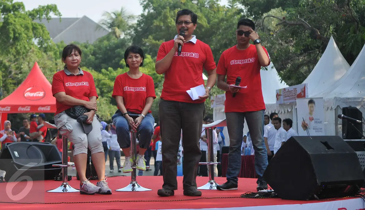 Coca-Cola berkolaborasi dengan berbagai elemen masyarakat, mempromosikan pentingnya melakukan aktivitas fisik moderat minimal 30 menit/hari sebagai langkah awal menuju hidup sehat dan bugar", Jakarta, Minggu (8/11/2015). (Liputan6.com/Gempur M Surya).