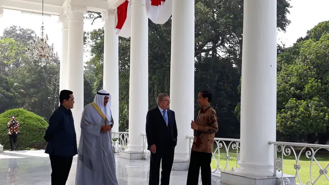 Presiden Jokowi menerima kunjungan Presiden Dewan Olimpiade Asia (OCA) Syeikh Ahmad Al Fahad Al Sabah dan Presiden Komite Olimpiade Internasional (IOC) Thomas Bach di Istana Kepresidenan Bogor, Jawa Barat, Sabtu (1/9/2018). | liputan6.com