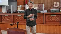 Terdakwa kasus perintangan proses penyidikan pembunuhan berencana terhadap Nofriansyah Yosua Hutabarat atau Brigadir J, Brigjen Hendra Kurniawan bersiap mengikuti sidang di Pengadilan Negeri Jakarta Selatan, Kamis (27/10/2022). Hendra diketahui didakwa merintangi proses penyidikan kasus pembunuhan terhadap Nofriansyah Yosua Hutabarat atau Brigadir J. Dia didakwa bersama Ferdy Sambo, Arif Rahman Arifin, Agus Nurpatria, Chuck Putranto, Irfan Widyanto, dan Baiquni Wiboro. (Liputan6.com/Angga Yuniar)