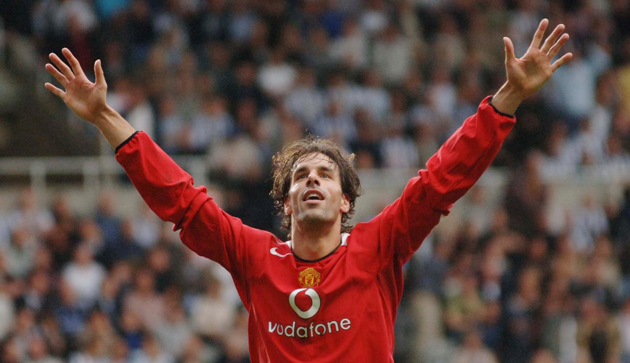 6. Ruud van Nistelrooy (56 gol) - Nistelrooy merupakan penyerang tajam yang pernah dimiliki Manchester United. Pemain asal Belanda ini memiliki koleksi 56 gol di Liga Champions dari hasil membela PSV Eindhoven, Manchester United dan Real Madrid. (AFP/Paul Barker)
