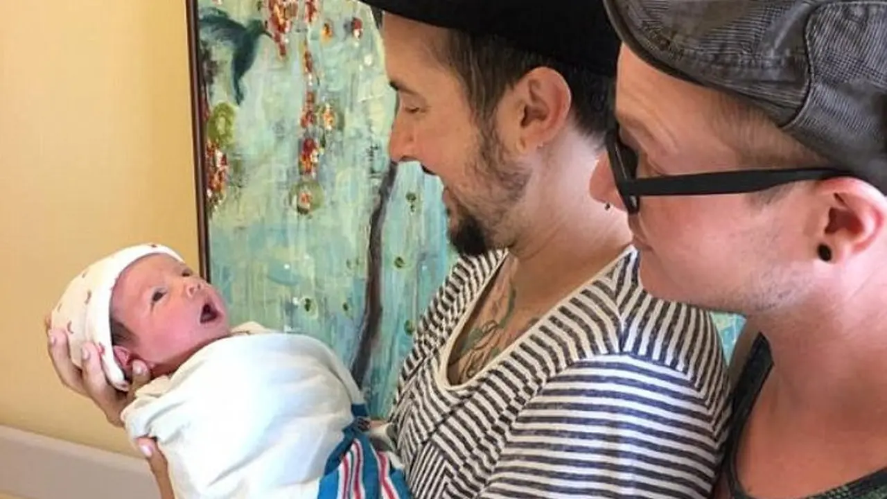 [Bintang] Pernah Keguguran, Pria Transgender Akhirnya Melahirkan 