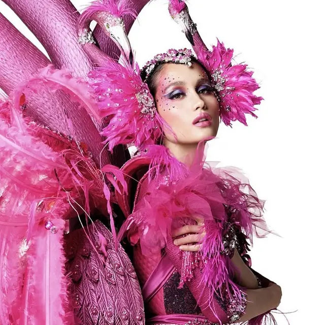 6 Gaya Pemotretan Selebriti untuk Jember Fashion Carnaval 2021, Bikin Pangling
