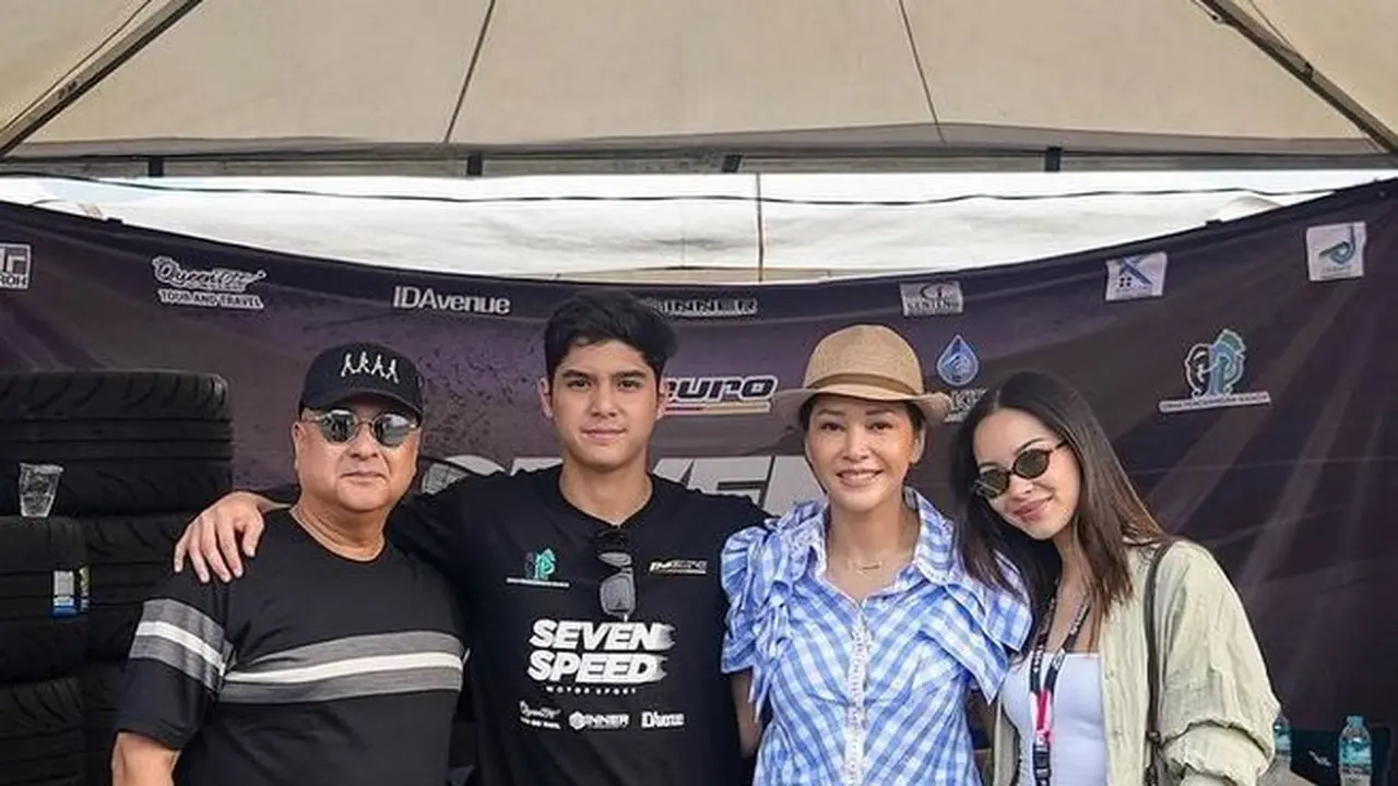 7 Kebersamaan Alyssa Daguise dan Al Ghazali di Kompetisi Drifting, Tampil Mesra