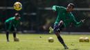 Rizky Pora berlatih bersama timnas Indonesia di Lapangan Sekolah Pelita Harapan, Banten, Sabtu (29/10/2016). Latihan ini digelar untuk persiapan jelang Piala AFF, November mendatang. (Bola.com/Vitalis Yogi Trisna)  