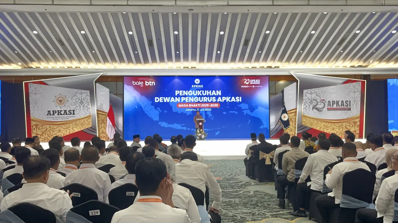 Menteri Dalam Negeri (Mendagri) Tito Karnavian di Hotel Grand Sahid Jaya, Jakarta Pusat, Kamis (17/7/2025) (Liputan6.com/Winda Nelfira)