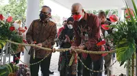 Gubernur Jawa Tengah Ganjar Pranowo meresmikan Gedung Otoritas Jasa Keuangan (OJK) Purwokerto. (Istimewa)