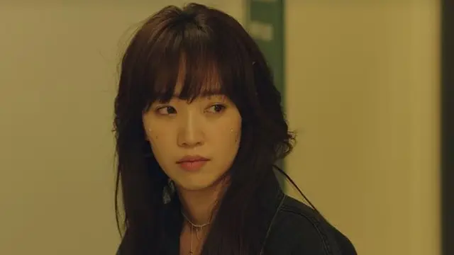 Jeon Hye Jin memerankan Ji Hyun Ah dalam serial My Liberation Notes. (Foto: Instagram/jeonhaejinii)