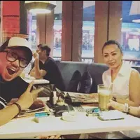 Masayu dan Lembu kompak hadiri persidangan pertama dengan warna putih. Tetapi Aga Khan, selaku pengacara Masayu mengungkapkan bahwa kliennya mantap minta cerai