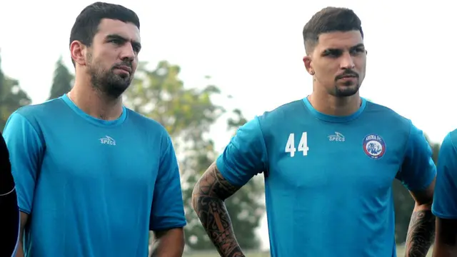 Ahmet Atayev dan Arthur Cunha.
