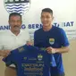 Purwaka Yudhi resmi kembali memperkuat Persib Bandung (Foto: Kukuh Saokani/ Liputan6.com)