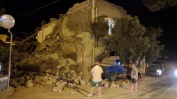 Kondisi bangungan yang rusak akibat gempa di Pulau Ischia, Italia (21/8). Gempa tersebut menyebabkan sejumlah bangunan roboh dan memicu kepanikan warga dan turis. (AFP/Gaetano Di Meglio)