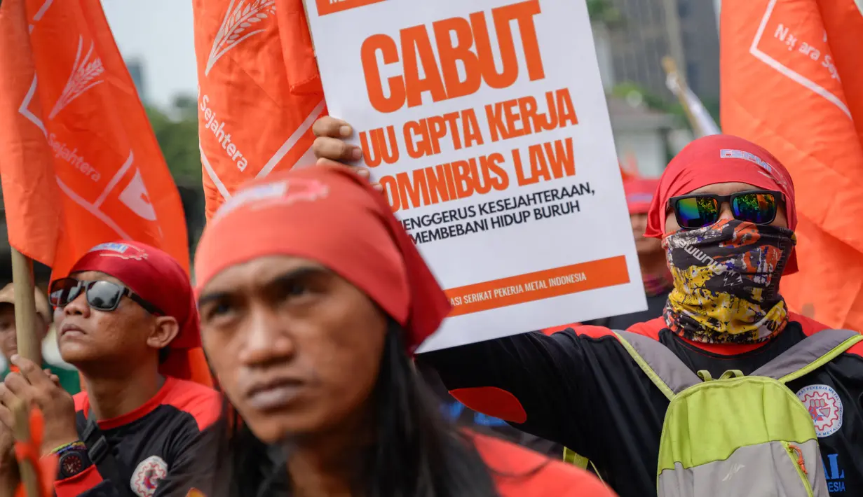 Unjuk rasa tersebut untuk mendukung peninjauan kembali penerapan Omnibus Law UU Cipta Kerja. (BAY ISMOYO/AFP)