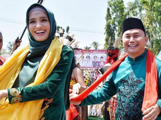 6 Momen Romantis Sugianto Sabran Mantan Suami Ussy Sulistiawaty Dan Istrinya Hot Liputan6 Com