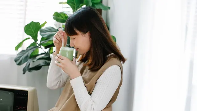 Ilustrasi Minum Matcha