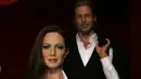 Patung lilin yang  menyerupai Angelina Jolie dan Brad Pitt akan ditampilkan di museum lilin Grevin selama presentasi pers di Paris, Kamis, ( 3/7/14) (REUTERS / Gonzalo Fuentes).