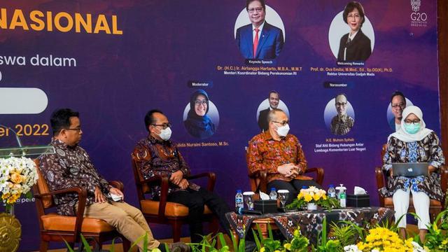 Seminar Nasional Sosialisasi G20: Peran Aktif Mahasiswa dalam Menyukseskan G20 yang diselenggarakan secara hybrid di Balai Senat Universitas Gajah Mada (UGM) Yogyakarta, Rabu (28/9/2022). (Sumber: ekon.go.id)