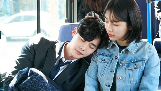 Kelewat Mesra Di Drama Lee Jong Suk Dan Suzy Saling Jatuh Cinta Showbiz Liputan6 Com