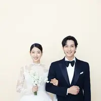 Park Shin Hye dan Choi Tae Joon resmi menikah. (Foto: Isntagram/salt_ent)