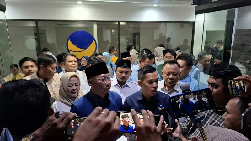 Rahmat Mirzani Djausal (RMD) usai menerima rekomendasi dalam bentuk form B sebagai bakal calon Gubernur Lampung . Foto : (Liputan6.com/Ardi).