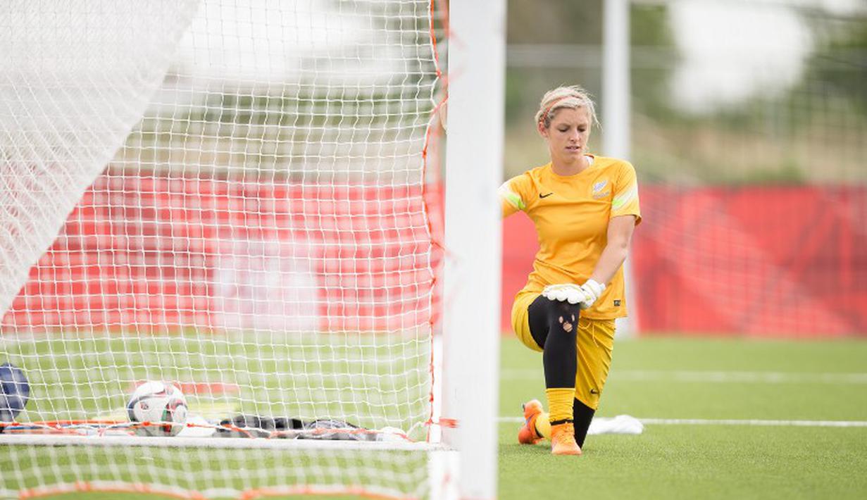 Erin Nayler, gadis berusia 23 tahun ini adalah kiper Timnas Selandia Baru. (AFP PHOTO/Geoff Robins)