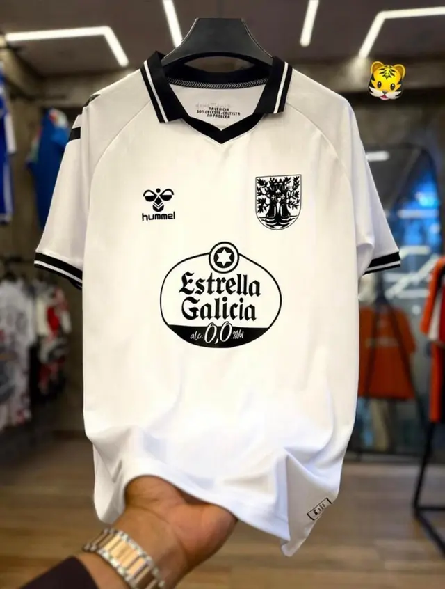 8. Celta Vigo -- Jersey Ulang Tahun