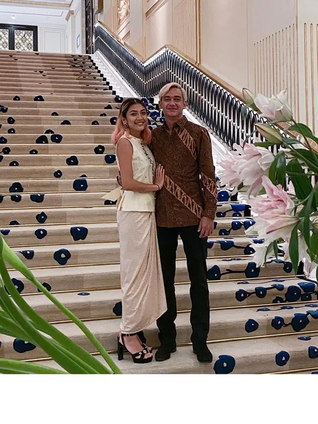 Dikabarkan Dekat, Ini 7 Potret Mesra Adipati Dolken dan Canti Tachril