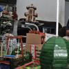 Jimmy Alexander (52) membuat kerajinan miniatur rumah ibadah di kediamannya di kawasan Kalipasir Dalam, Cikini, Jakarta Pusat, Senin (5/9/2022). Kerajinan miniatur yang dibuat biasanya seperti kapal layar, rumah, dan rumah ibadah. (merdeka.com/Iqbal S Nugroho)