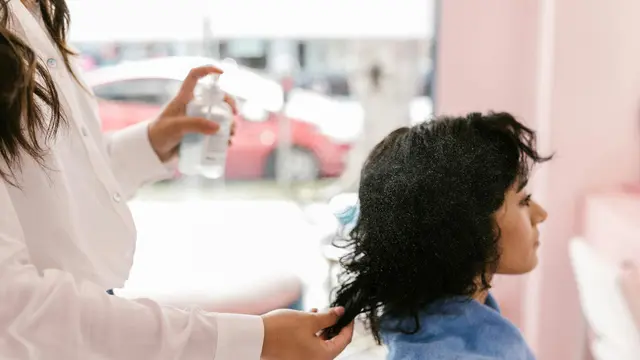 Cara Mengurangi Risiko Kerusakan Rambut [Dok/pexels.com]