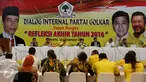 Suasana Dialog Internal Partai Golkar di DPP Partai Golkar, Jakarta, Kamis (10/11). Partai Golkar memastikan tetap mendukung kebijakan Pemerintahan Jokowi dan tetap mendukung Ahok di Pilkada DKI Jakarta. (Liputan6.com/Johan Tallo)