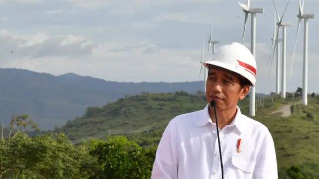 Presiden Joko Widodo meresmikan Pembangkit Listrik di Sulawesi Selatan. Foto: Dok Biro Pers Media RI