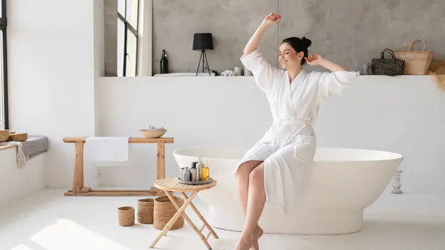 5 Tips Bikin Suasana Mandi Jadi Rileks dan Nyaman, Bye Stressed Out!