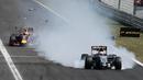 Mobil pebalap Sahara Force India, Nico Huelkenberg, mengalami kerusakan di tengah lomba. (AFP PHOTO/Ferenc Isza)