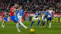 Girona kembali memuncaki klasemen Liga Spanyol setelah menundukkan Alaves dengan skor 3-0. (Pau BARRENA/AFP)