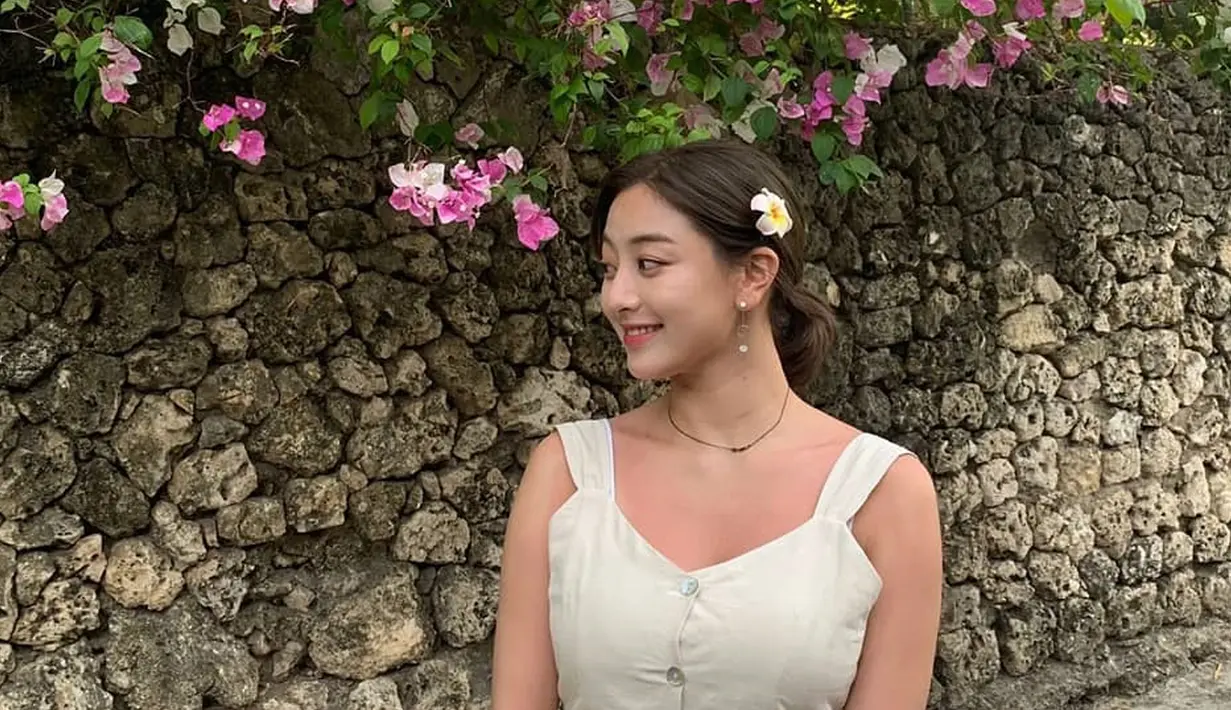 Hubungan Kang Daniel dan Jihyo berawal dari perkenalan yang dilakukan oleh seroang senior, yang memang memiliki kedekatan dengan keduanya. (Liputan6.com/IG/twicetagram)