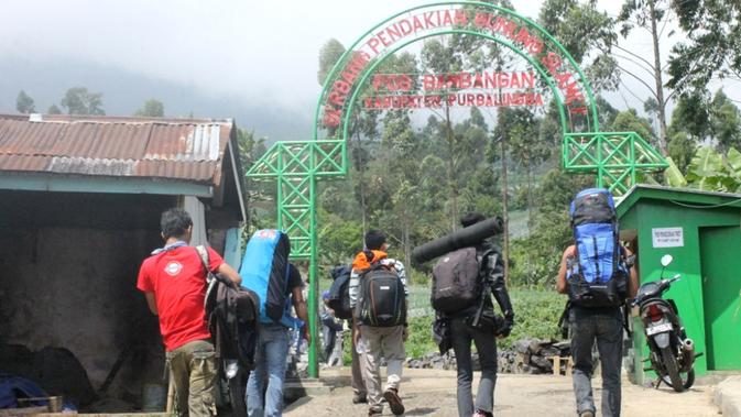 Jalur pendakian via Bambangan dan Gunung Malang ditutup total mulai 10 Januari 2019 hingga waktu yang belum ditentukan. (Foto: Liputan6.com/Dinkominfo PBG/Muhamad Ridlo)