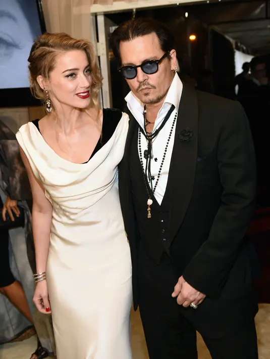Baru-baru ini kabar perceraian datang dari pasangan Amber Heard dan Johnny Depp. Pasalnya, usia pernikahan mereka masih tergolong baru yakni 15 bulan. (AFP/Bintang.com)