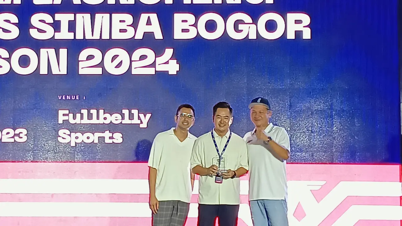 [Fimela] Raffi Ahmad dan Gading Marten di perkenalan tim Rans Simba Basketball