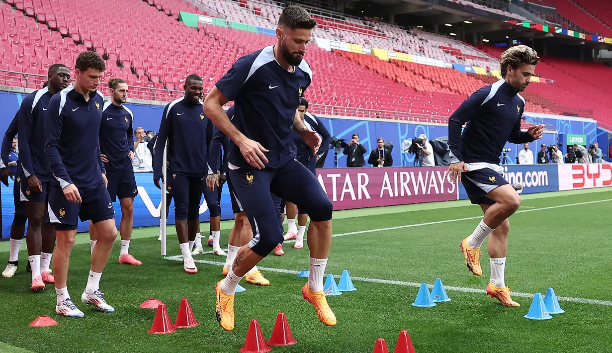 Prancis saat ini mengekor Belanda di peringkat ke-2 dengan torehan 3 poin. (FRANCK FIFE / AFP)