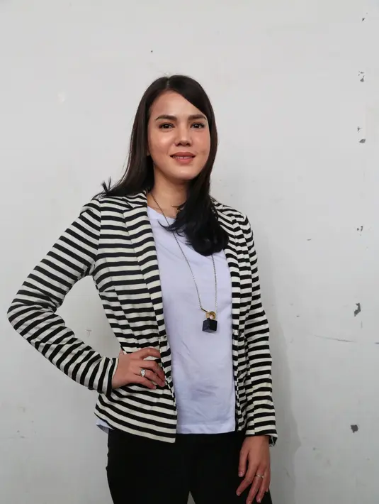 Pemeran Alice Norin mengajak untuk mencegah kanker serviks. Mencegah lebih baik daripada sudah terkena yang lebih susah untuk disembuhkan. Lantas apa yang dilakukan oleh ibu satu anak itu untuk mencegahnya. (Adrian Putra/Bintang.com)