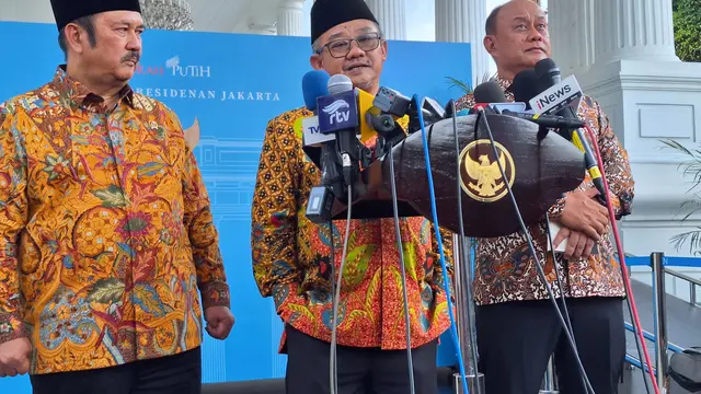 Menteri Pendidikan Dasar dan Menengah atau Mendikdasmen Abdul Mu'ti di Kompleks Istana Kepresidenan Jakarta, Jumat (17/1/2025).