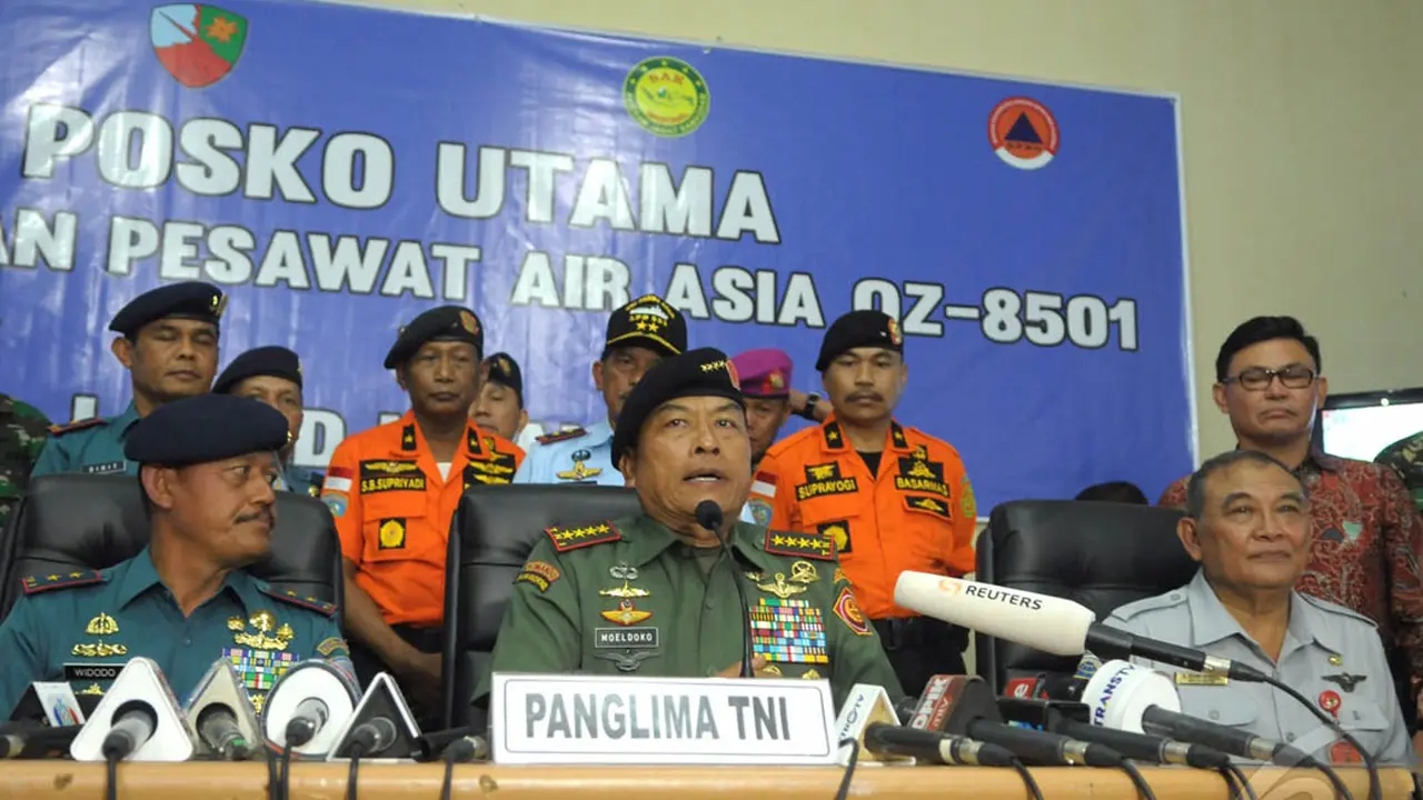 Panglima TNI Moeldoko Naikkan Pangkat Pencari AirAsia