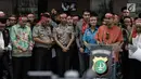 Artis sekaligus presenter Ramzi dalam acara penandatanganan perjanjian pemberantasan dan penyalahgunaan narkoba di lingkungan artis di Mapolres Metro Jakarta Selatan, Kamis (22/2). (Liputan6.com/Faizal Fanani)