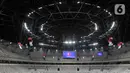 Stadion berkapasitas 16.500 ini sedang dalam tahap penyelesaian akhir. Penyelesaian akhir dari Indonesia Arena berupa kelistrikan, kebersihan, hingga pemasangan sejumlah fasilitas. (Liputan6.com/Herman Zakharia)