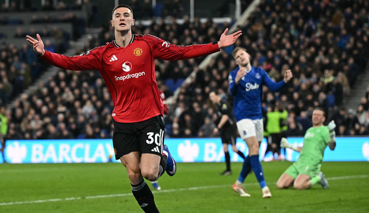 Manchester United akhirnya meraih kemenangan setelah Benjamin Sesko mencetak gol pada menit ke-71 setelah menerima umpan Bryan Mbuemo saat skema serangan balik. (AFP/Paul Ellis)