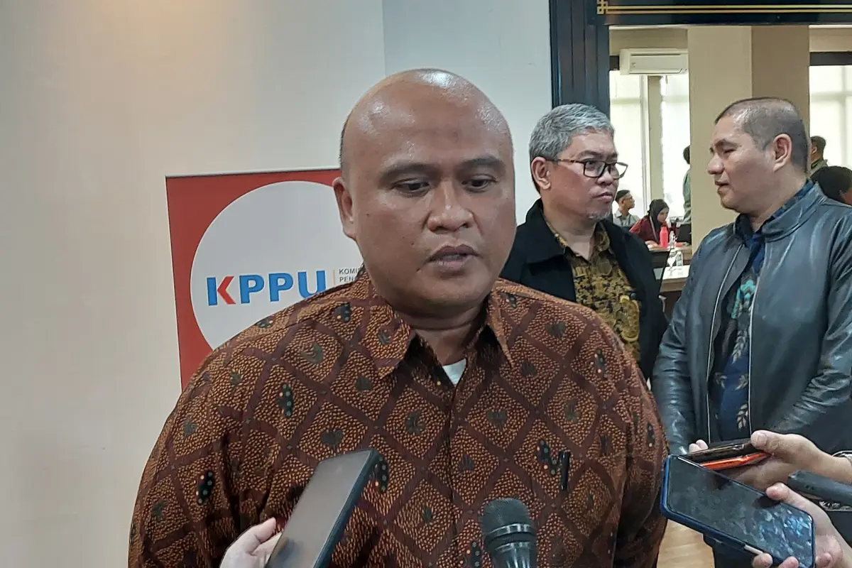 Anggota Komisi Pengawas Persaingan Usaha (KPPU) Hilman Pujana di Kantor KPPU, Jakarta, Rabu (28/2/2024). (Arief/Liputan6.com)