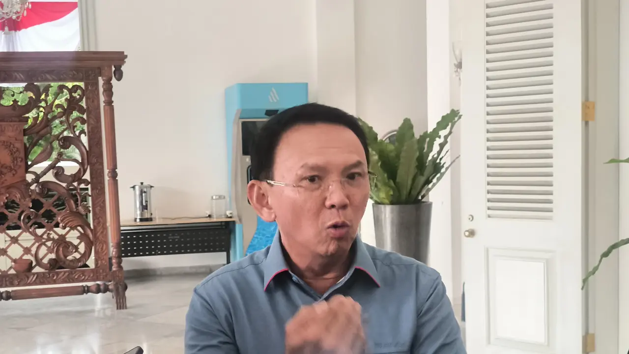 Mantan Gubernur DKI Jakarta, Basuki Tjahaja Purnama atau Ahok usai bertemu Pramono di Balai Kota DKI Jakarta, Rabu (20/8/2025).