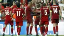 Para pemain Liverpool merayakan gol yang dicetak oleh Sadio Mane pada laga Piala Super Eropa 2019 di Stadion Vodafone Park, Istanbul, Rabu (4/8). Liverpool mengalahkan Chelsea lewat adu penalti dengan skor 5-4. (AP/Lefteris Pitarakis)